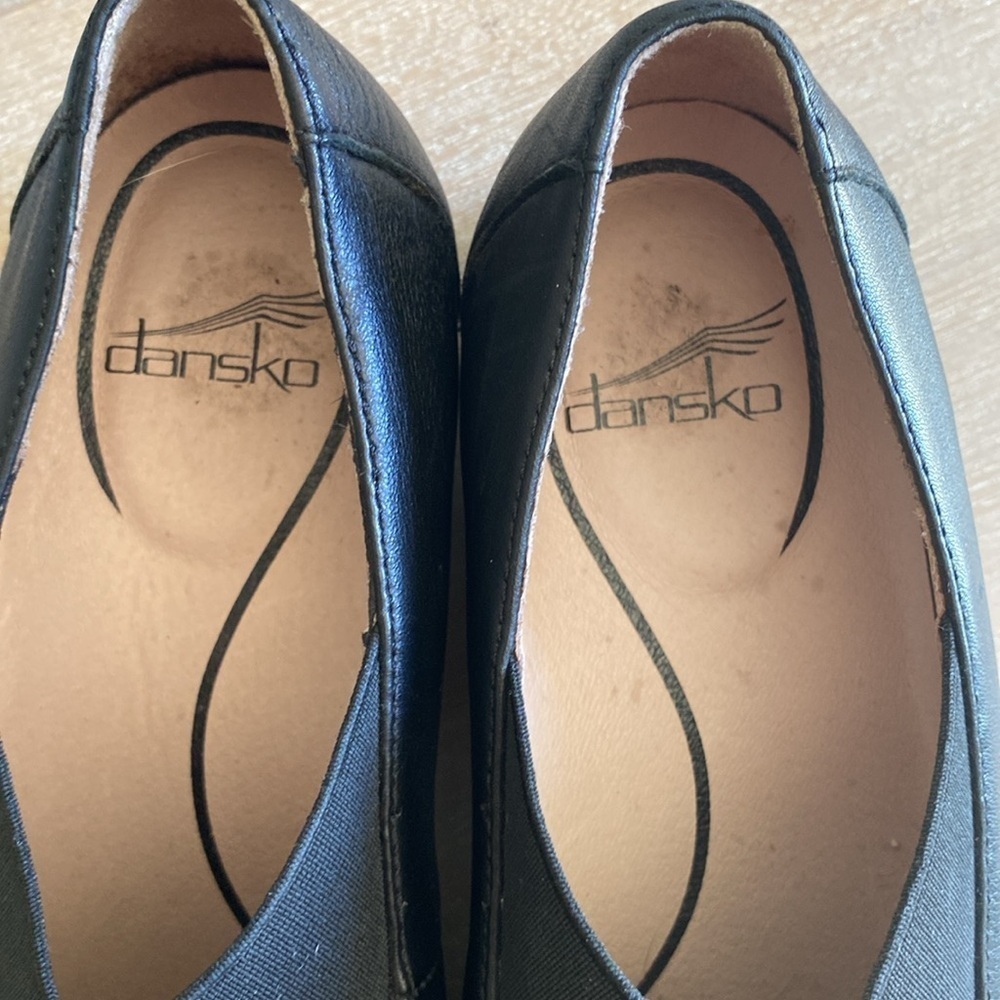 Women’s Dansko black shoes. Size 38. Gently used great condition.​​​​​​​ - Picture 5 of 7